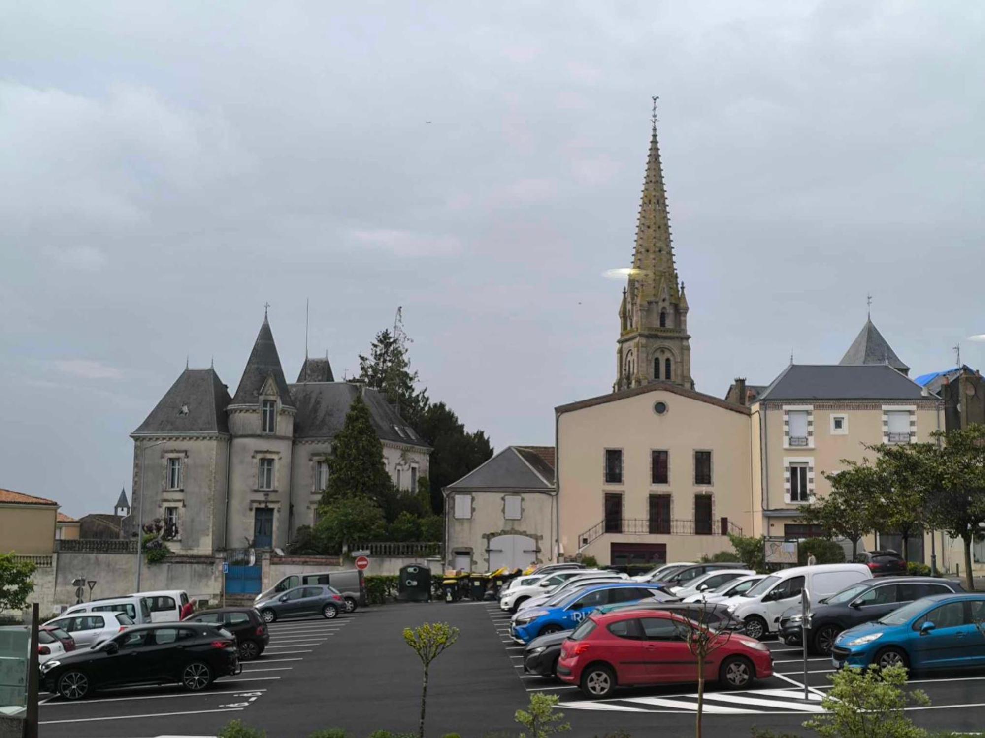 Hotel Saint Jacques Parthenay Exterior photo
